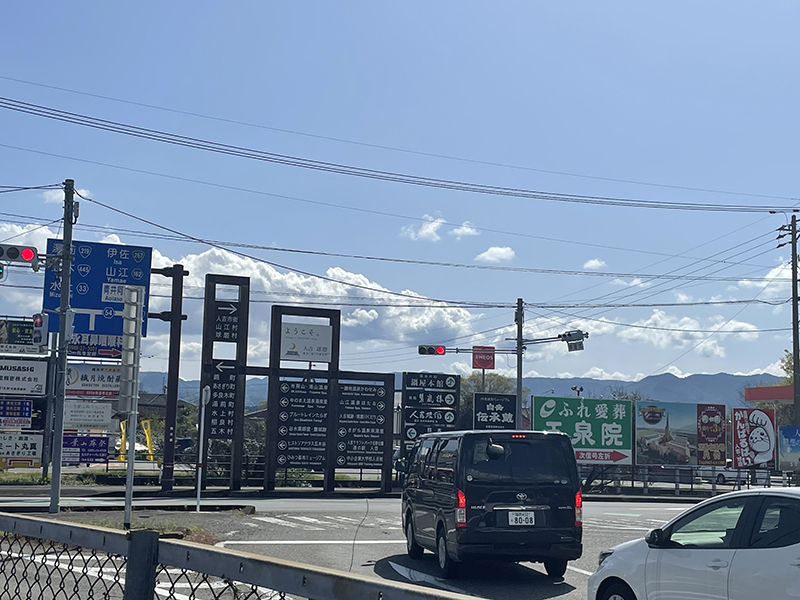 九州自動車道人吉インターの突当たりを右折