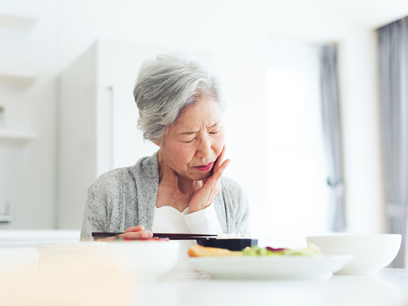 保険入れ歯と自費入れ歯の違い